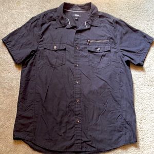 Shortsleeved button-down